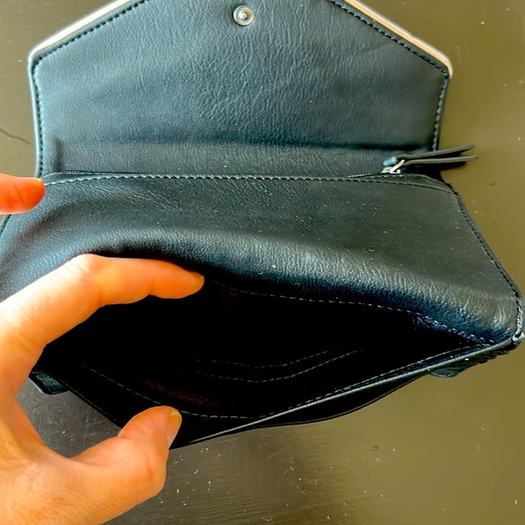 Simply Vera VeraWang, small leather boxed envelope wallet - Picture 5 of 7